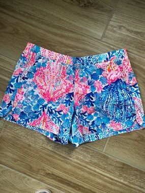 🆕NWT! Lilly Pulitzer "Stay With Me" Ocean View Boat Shorts. Size M